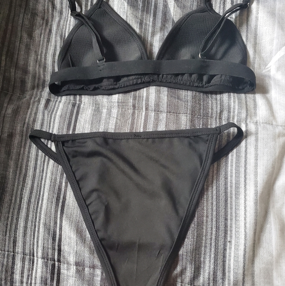Bikini - Picture 2 of 3